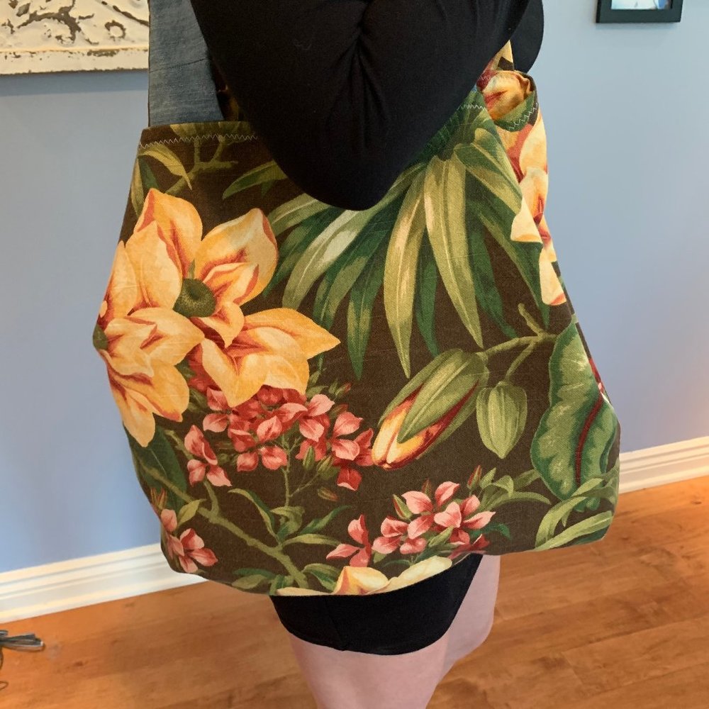 Reversible flower purse